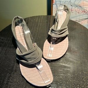 Donald J Pilner  sling back thong sandals size 11